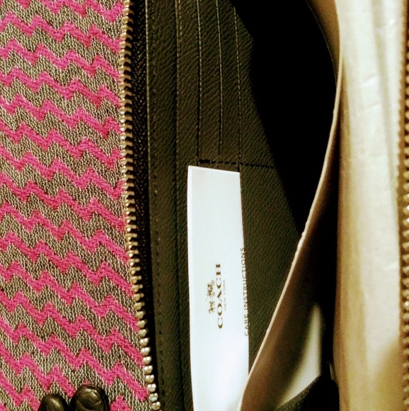 Coach Leather Wallet\Coach Sunglasses - Picture 4 of 5